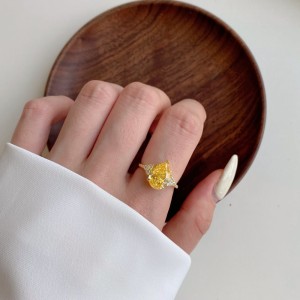 8A Pear Raden Cubic Zirconia Ring 70200110 8A Pear Raden Cubic Zirconia Ring 70200110