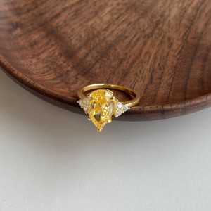 8A Pear Raden Cubic Zirconia Ring 70200110 8A Pear Raden Cubic Zirconia Ring 70200110