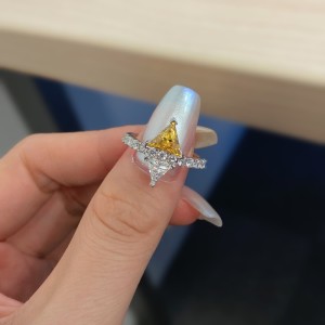8A Cubic Zirconia Unique Triangle Party Ring 70200114 8A Cubic Zirconia Unique Triangle Party Ring 70200114