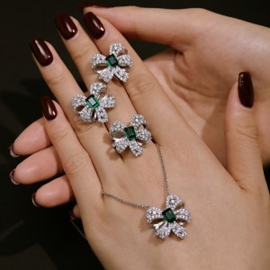 Luxury Emerald Cubic Zirconia Bow Ring 70200148 Luxury Emerald Cubic Zirconia Bow Ring 70200148