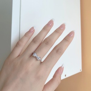 925 Sterling Silver Shiny Zirconia Bow Ring 70200197 925 Sterling Silver Shiny Zirconia Bow Ring 70200197