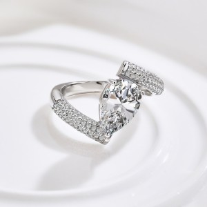 925 Sterling Silver Waterdrop Zirconia Solitaire Ring 70200215