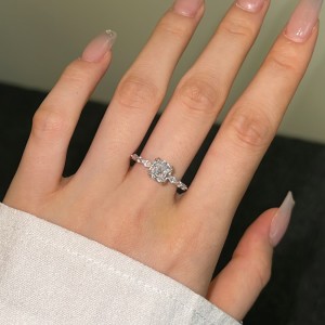 925 Sterling Silver Square Zirconia Solitaire Ring 70200217 925 Sterling Silver Square Zirconia Solitaire Ring 70200217