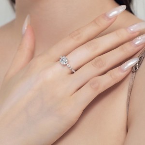 925 Sterling Silver Square Zirconia Solitaire Ring 70200217 925 Sterling Silver Square Zirconia Solitaire Ring 70200217