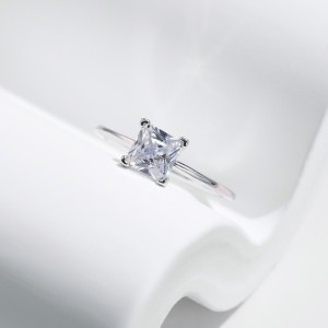 925 Sterling Silver Princess Cut Solitaire Engagement Ring 70200301