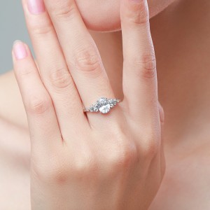 925 Sterling Silver Vintage-Inspired Oval Cut CZ Ring 70200325