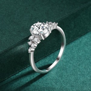 925 Sterling Silver Vintage-Inspired Oval Cut CZ Ring 70200325