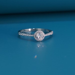 925 Sterling Silver Round Halo CZ Ring 70200330 925 Sterling Silver Round Halo CZ Ring 70200330