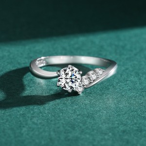 925 Sterling Silver Round-Cut Solitaire CZ Ring 70200341