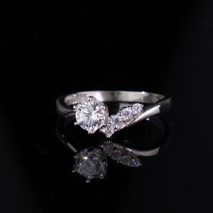 925 Sterling Silver Round-Cut Solitaire CZ Ring 70200341