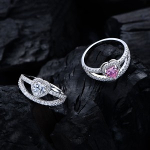 8A Zirconia Curves Heart Ring 70300078