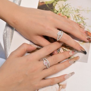 8A Zirconia Curves Heart Ring 70300078