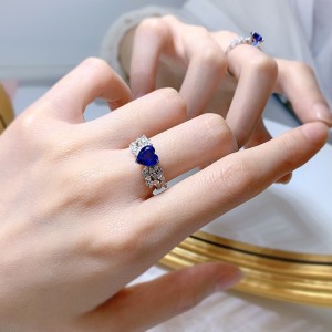 8A High Carbon Zirconia Heart Ring 70300083