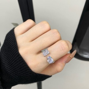 8A Ice Flower Cut Zirconia Toe Ring 70400191 8A Ice Flower Cut Zirconia Toe Ring 70400191