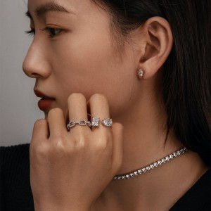 8A Ice Flower Cut Zirconia Toe Ring 70400191 8A Ice Flower Cut Zirconia Toe Ring 70400191