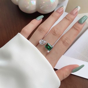 Elegant Emerald Zirconia Toe Ring 70400198 Elegant Emerald Zirconia Toe Ring 70400198