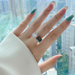 Elegant Emerald Zirconia Toe Ring 70400198 Elegant Emerald Zirconia Toe Ring 70400198