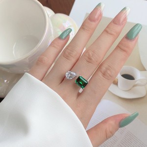 Elegant Emerald Zirconia Toe Ring 70400198 Elegant Emerald Zirconia Toe Ring 70400198