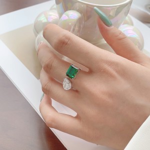 Elegant Emerald Zirconia Toe Ring 70400198 Elegant Emerald Zirconia Toe Ring 70400198