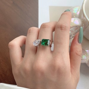 Elegant Emerald Zirconia Toe Ring 70400198 Elegant Emerald Zirconia Toe Ring 70400198