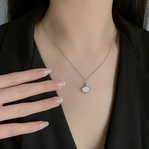 White Shell Zirconia Pendant Necklaces 80200211 White Shell Zirconia Pendant Necklaces 80200211