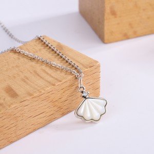 White Shell Zirconia Pendant Necklaces 80200211 White Shell Zirconia Pendant Necklaces 80200211