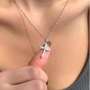 925 Sterling Silver Vintage Zirconia Cross Necklace 80200220