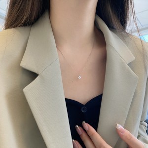 S925 Sparkle Zirconia Clover Flower Necklace 80200311