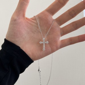 925 Sterling Silver Zirconia Cross Pendant Necklace 80200322