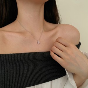 925 Sterling Silver 8A Rectangle Zirconia Necklace 80200332