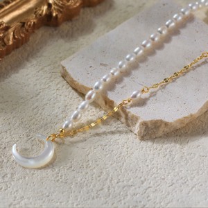 925 Sterling Silver Fresh Water Pearl Crescent Moon Necklace 80200425