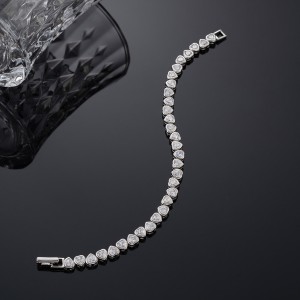Lovely Heart Zirconia Chain Bracelet 100100102 Lovely Heart Zirconia Chain Bracelet 100100102