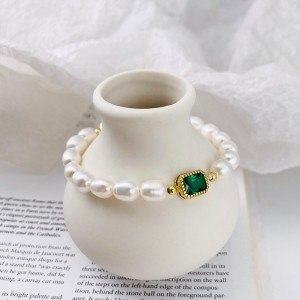 Vintage Emerald Zirconia Baroque Pearl Bracelet 100100134