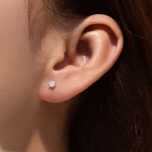 925 Sterling Silver Moissanite Stud Earring 110100006