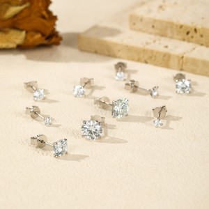 925 Sterling Silver Moissanite Stud Earring 110100006