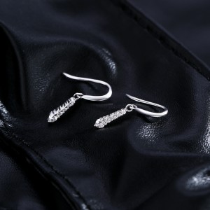 S925 Line Moissanite Dangle Earring 110100010