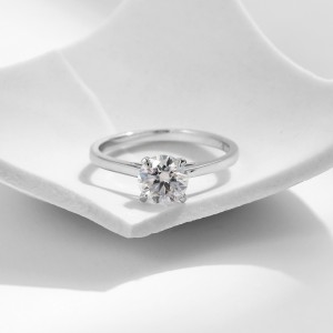 925 Sterling Silver Classical Moissanite Ring 110200026