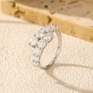 925 Sterling Silver Graduated Moissanite Row Ring 110200050