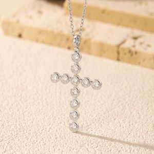 925 Sterling Silver Moissanite Bezel Cross Pendant Necklace 110300022 925 Sterling Silver Moissanite Bezel Cross Pendant Necklace 110300022