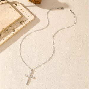 925 Sterling Silver Moissanite Bezel Cross Pendant Necklace 110300022 925 Sterling Silver Moissanite Bezel Cross Pendant Necklace 110300022